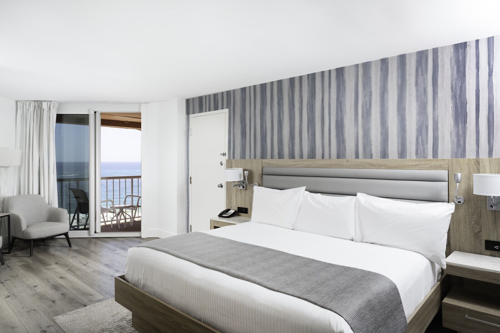 Premium bedding, in-room safe, desk, laptop workspace