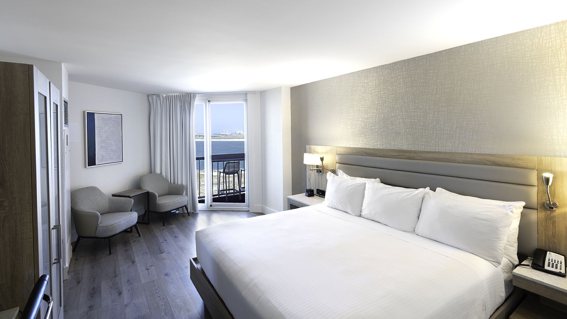 Premium bedding, in-room safe, desk, laptop workspace