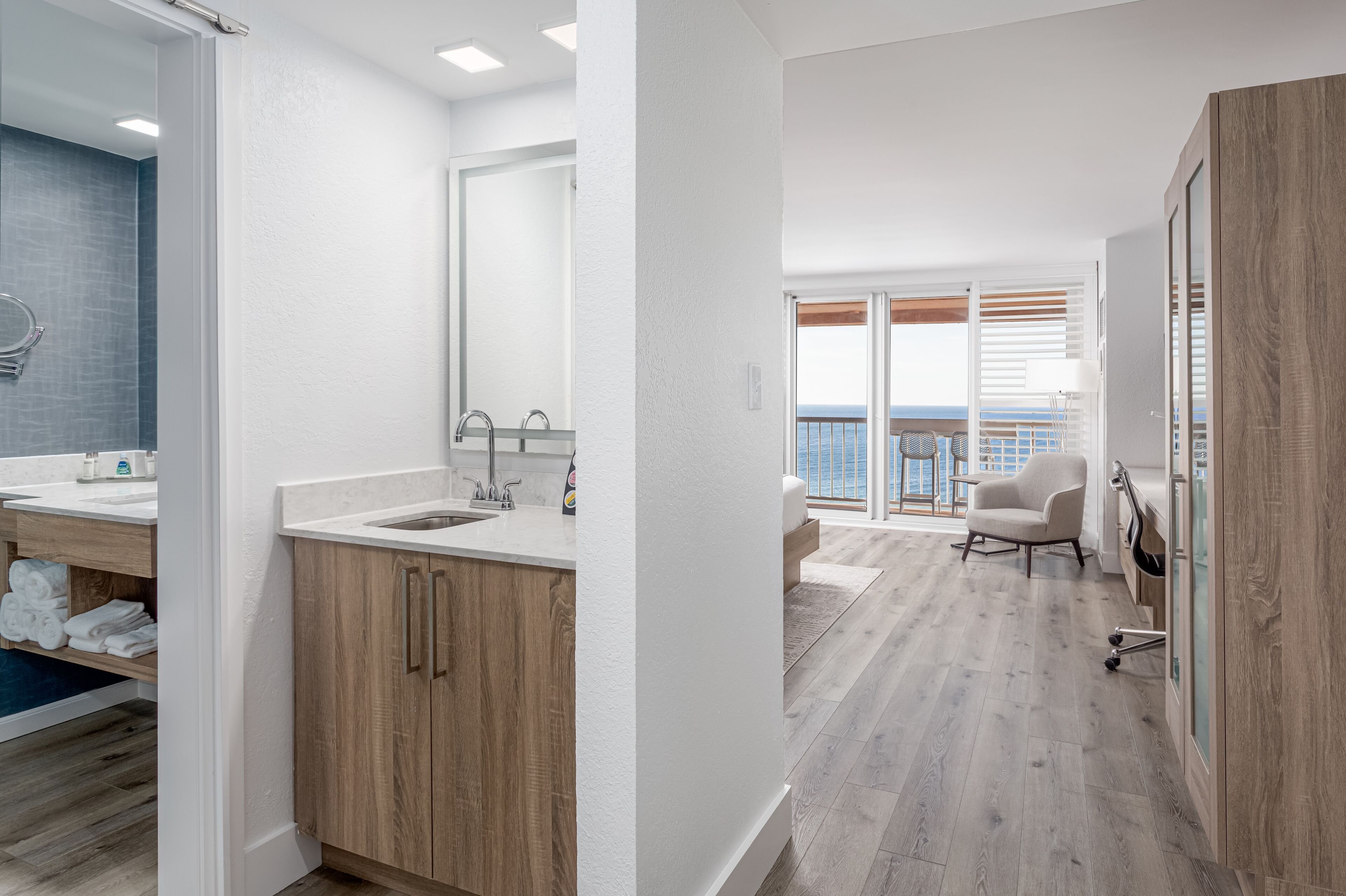 gulf view king bed | terrace/patio