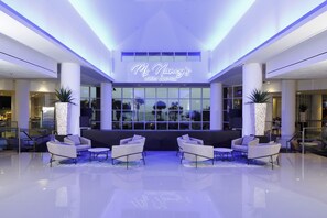 3 Bars/Lounges, Piano-Bar