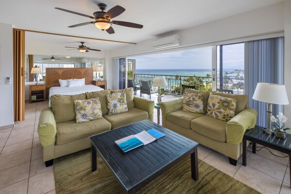 Condo, 2 Bedrooms, Ocean View | Living area