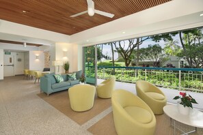 Coin salon dans le hall