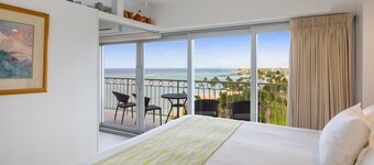 Waikiki Shore by OUTRIGGER
