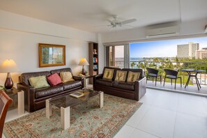 Condo, 1 Bedroom, Ocean View (Unit 906) | Living area