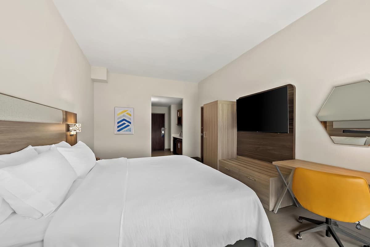 1 bedroom, in-room safe, desk, iron/ironing board