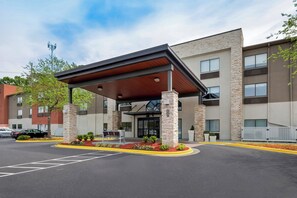 Exterior - Holiday Inn Express & Suites Raleigh NE - Medical Ctr Area by IHG (Raleigh)