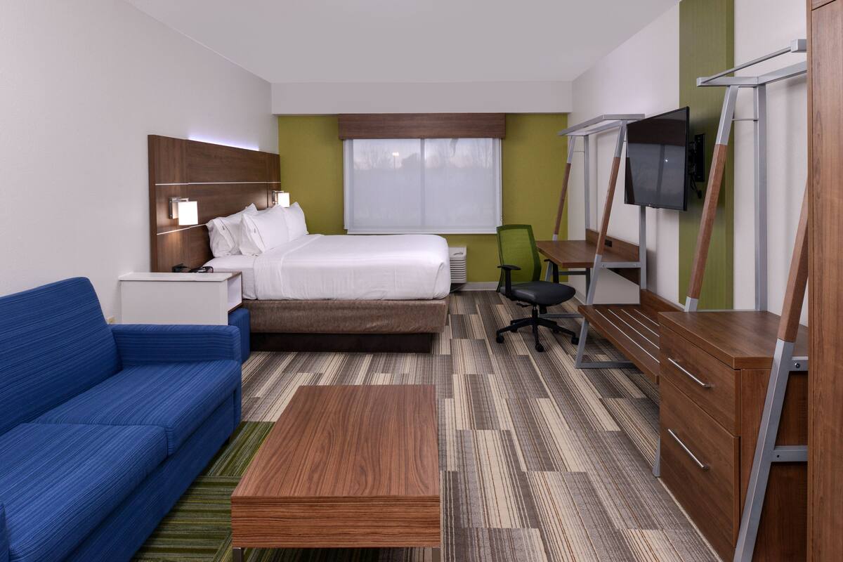 Suite, 1 habitación | 1 dormitorio, caja fuerte, escritorio y tabla de planchar con plancha