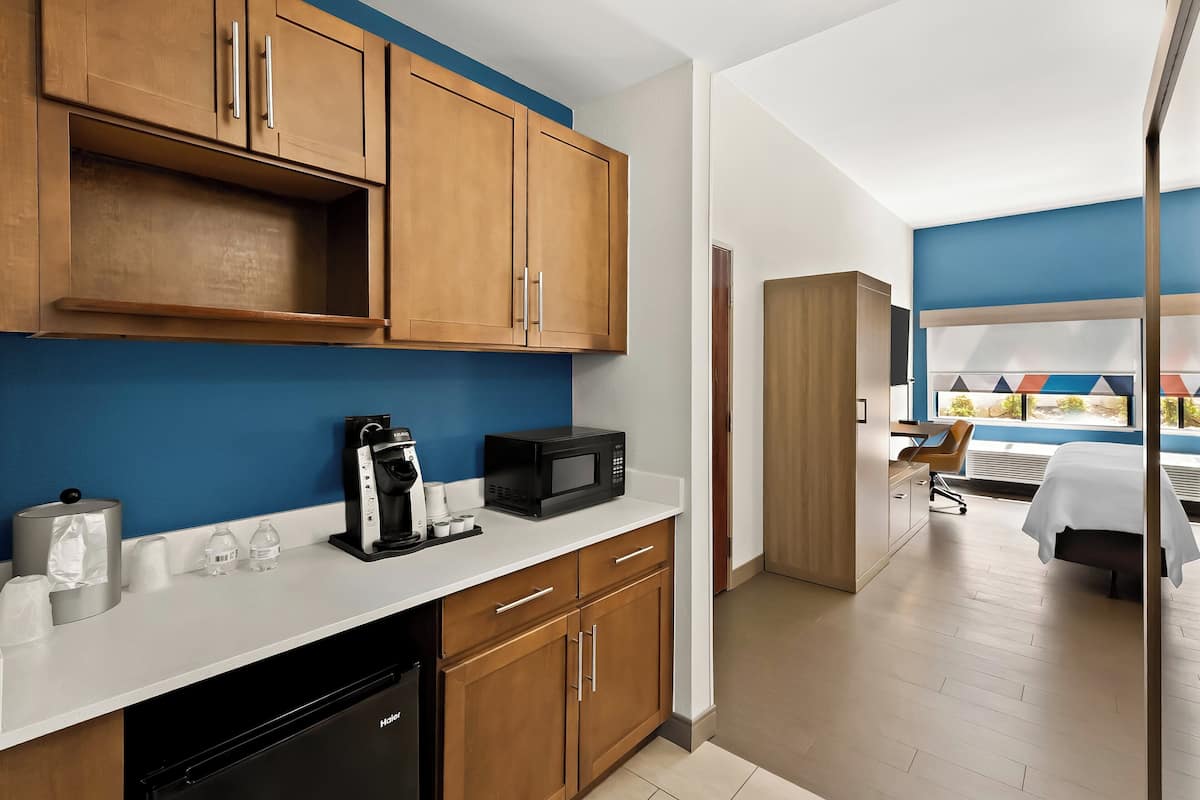 Room, 1 King Bed, Accessible | 1 bedroom, in-room safe, desk, iron/ironing board