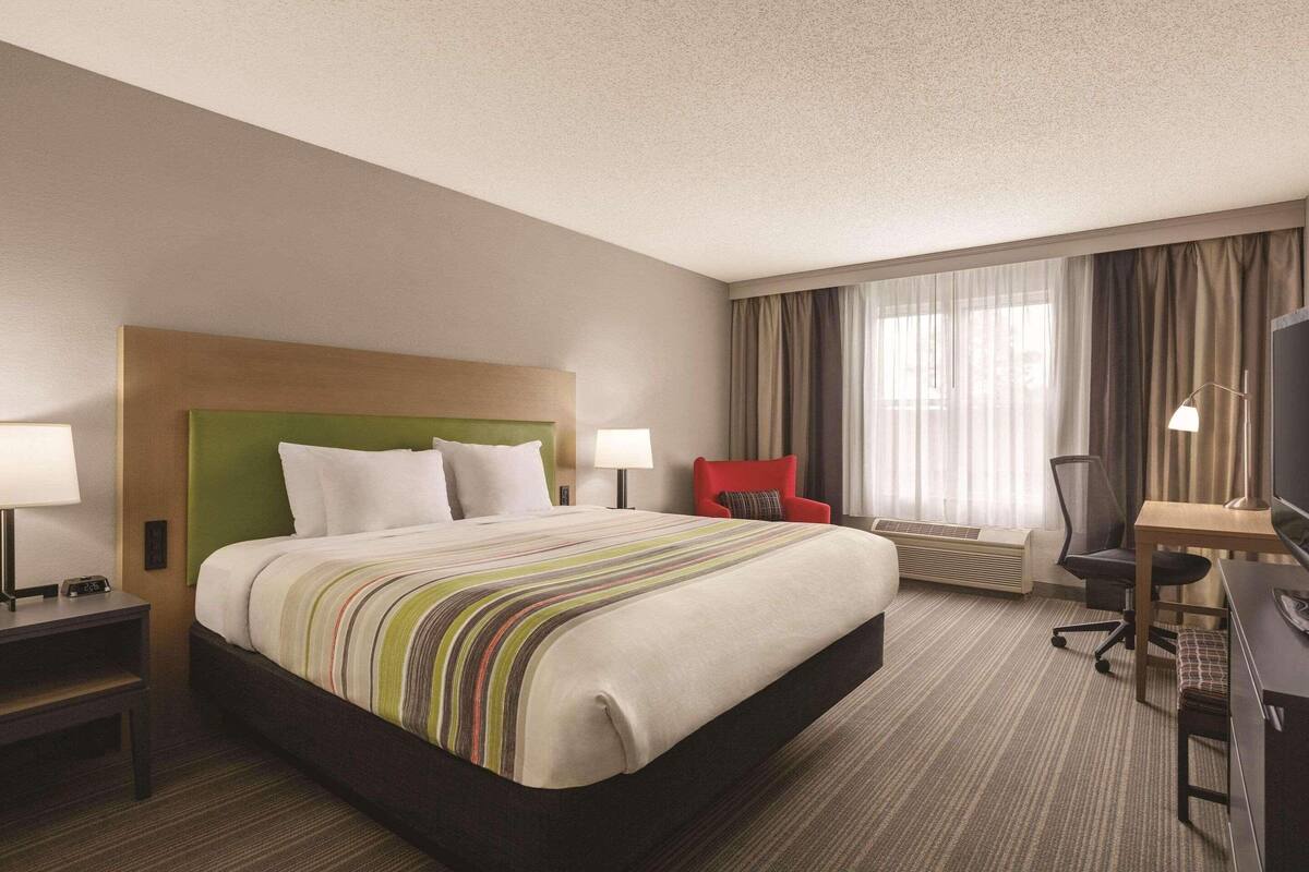 In-room safe, desk, iron/ironing board, WiFi (free)