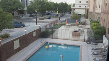 室外游泳池,日光浴躺椅