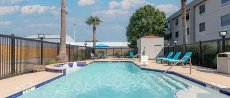 Outdoor pool, sun loungers