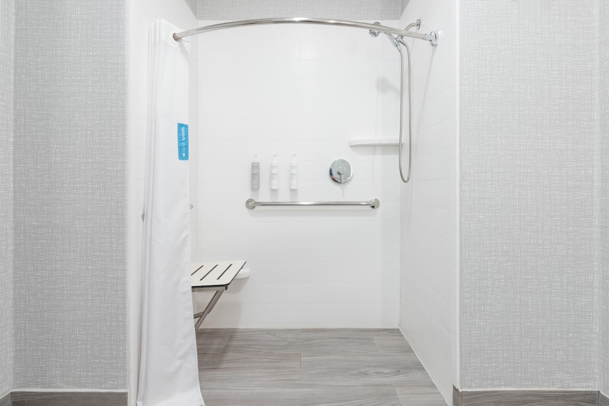 룸, 킹사이즈침대 1개, 장애인 지원 | 욕실 샤워