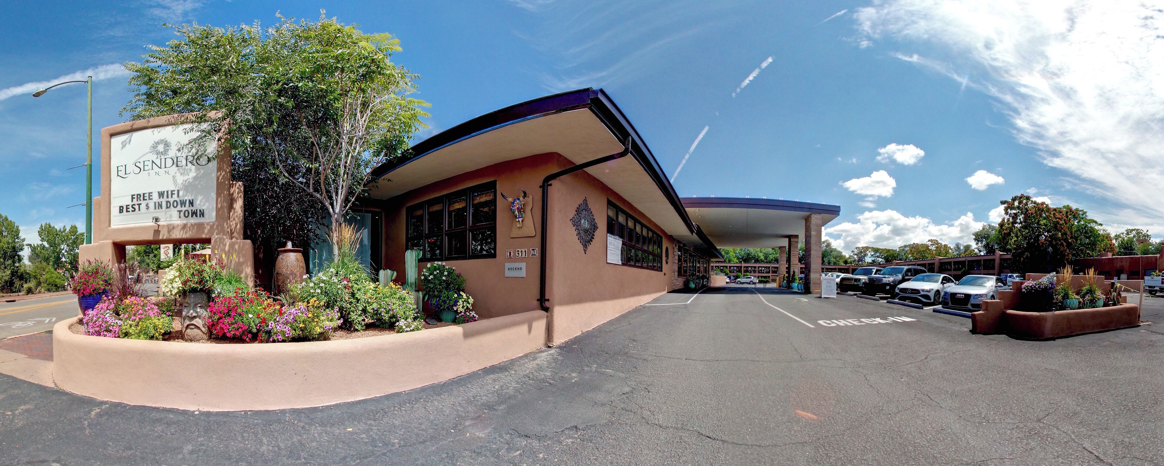 An El Sendero Inn with a sign advertising free WiFi and a best $ in town rate.