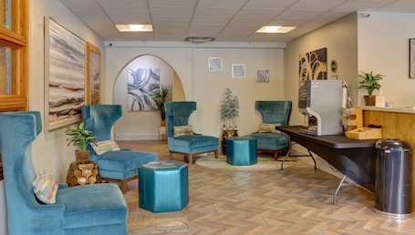 Lobby. El Sendero Inn, an Ascend Collection Hotel