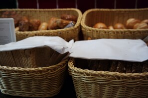 Breakfast buffet - Courtyard by Marriott Bochum Stadtpark (Bochum)