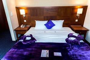 Superior-Doppelzimmer | Wohnbereich | 81-cm-Flachbildfernseher mit Satellitenempfang, Fernseher
