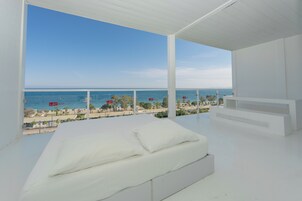 Family Oda, Deniz Manzaralı | Minibar, odada kasa, masa, dizüstü bilgisayar çalışma alanı 