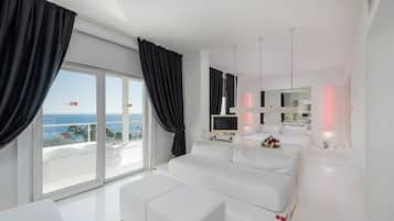 1 camera, minibar, una cassaforte in camera, una scrivania