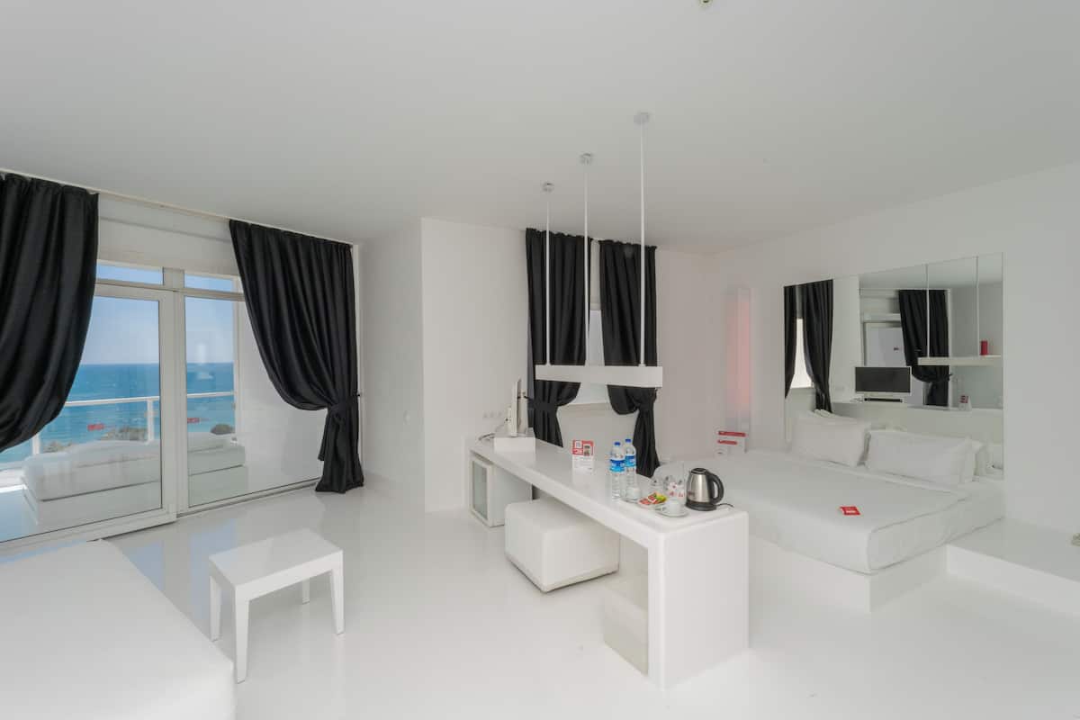 1 bedroom, minibar, in-room safe, desk