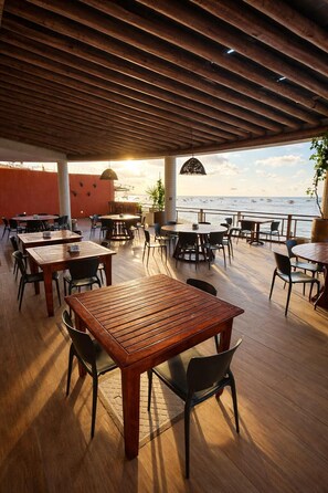 Outdoor pool - Iate Plaza Hotel (Fortaleza)