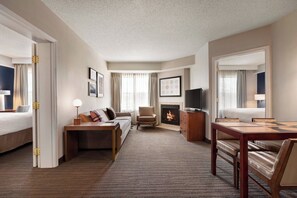 Suite, 2 Bedrooms, Non Smoking | Living area