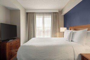 Premium bedding, desk, blackout drapes, iron/ironing board - Residence Inn by Marriott Baltimore White Marsh (Baltimore)