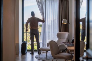 1 bedroom, premium bedding, minibar, in-room safe