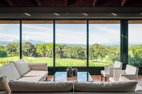 Reception. Hotel TorreMirona Golf & Spa