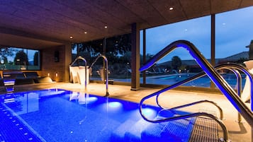 Sauna, tina de hidromasaje, baño de vapor y tratamientos corporales