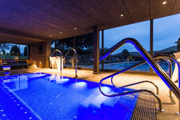 Sauna, hot tub, steam room, body treatments, body wraps, facials