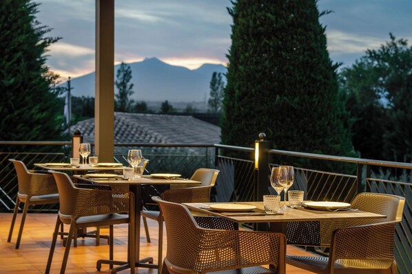Breakfast, dinner served; Mediterranean cuisine, garden views 