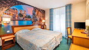 Executive Room | Peralatan tempat tidur premium, bar mini, meja, kalis bunyi 
