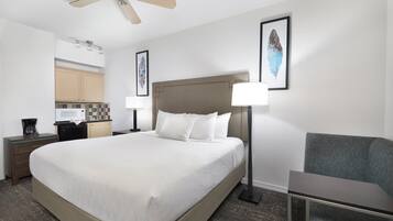 Studio, 1 King Bed | Pillowtop beds, iron/ironing board, WiFi, bed sheets