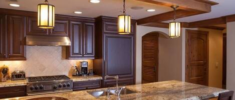 Habitación doble superior | Cocina privada | Frigorífico grande, horno, placa de cocina y lavavajillas