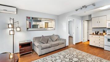 Suite, 1 Bedroom, Kitchen | Premium bedding, desk, blackout drapes, iron/ironing board