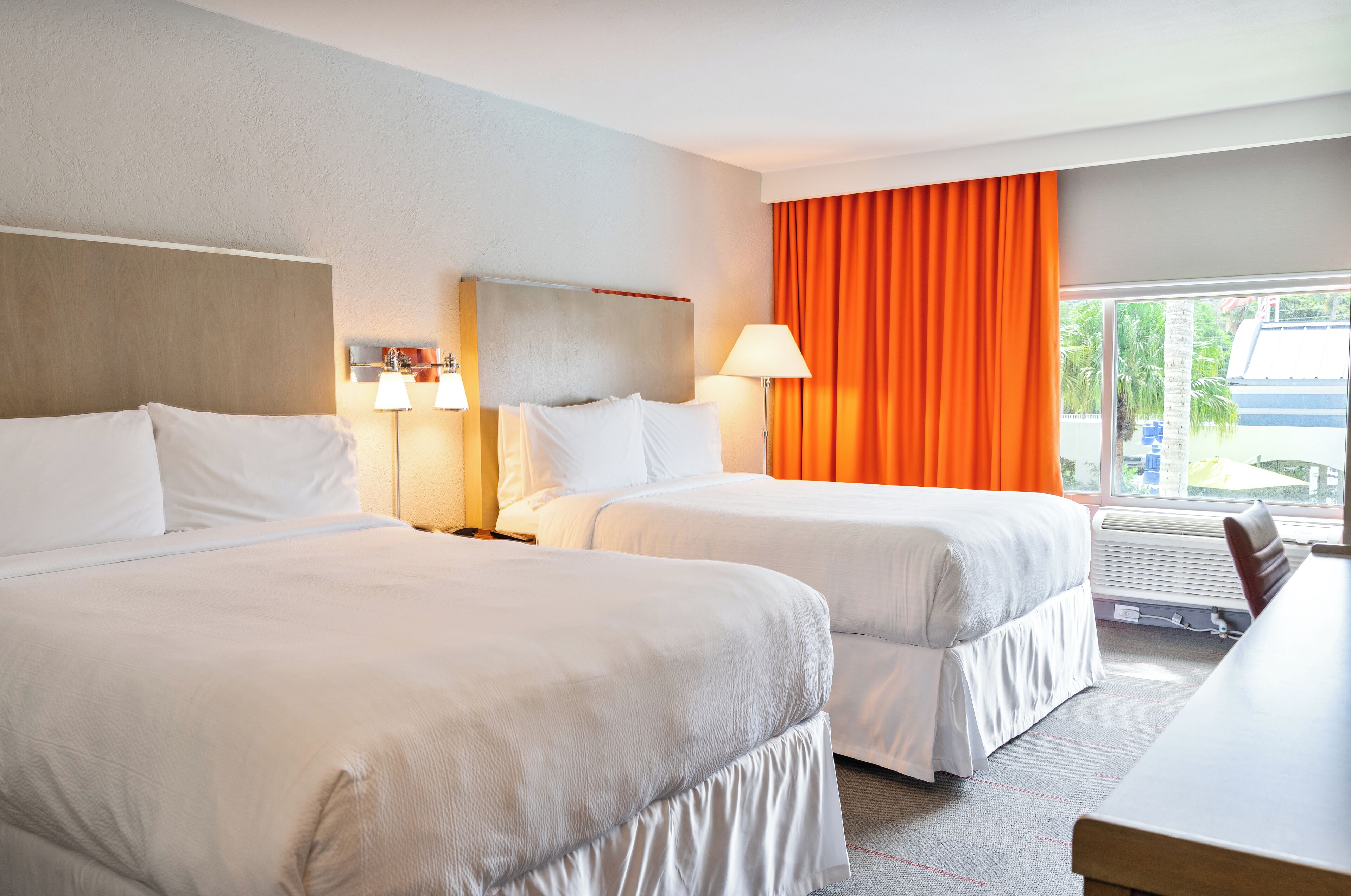 Hypo-allergenic bedding, Select Comfort beds, in-room safe, desk