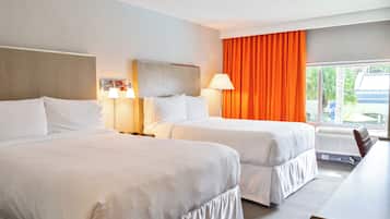 Hypo-allergenic bedding, Select Comfort beds, in-room safe, desk