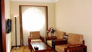 Blackout curtains, free WiFi