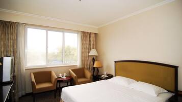 Blackout curtains, free WiFi