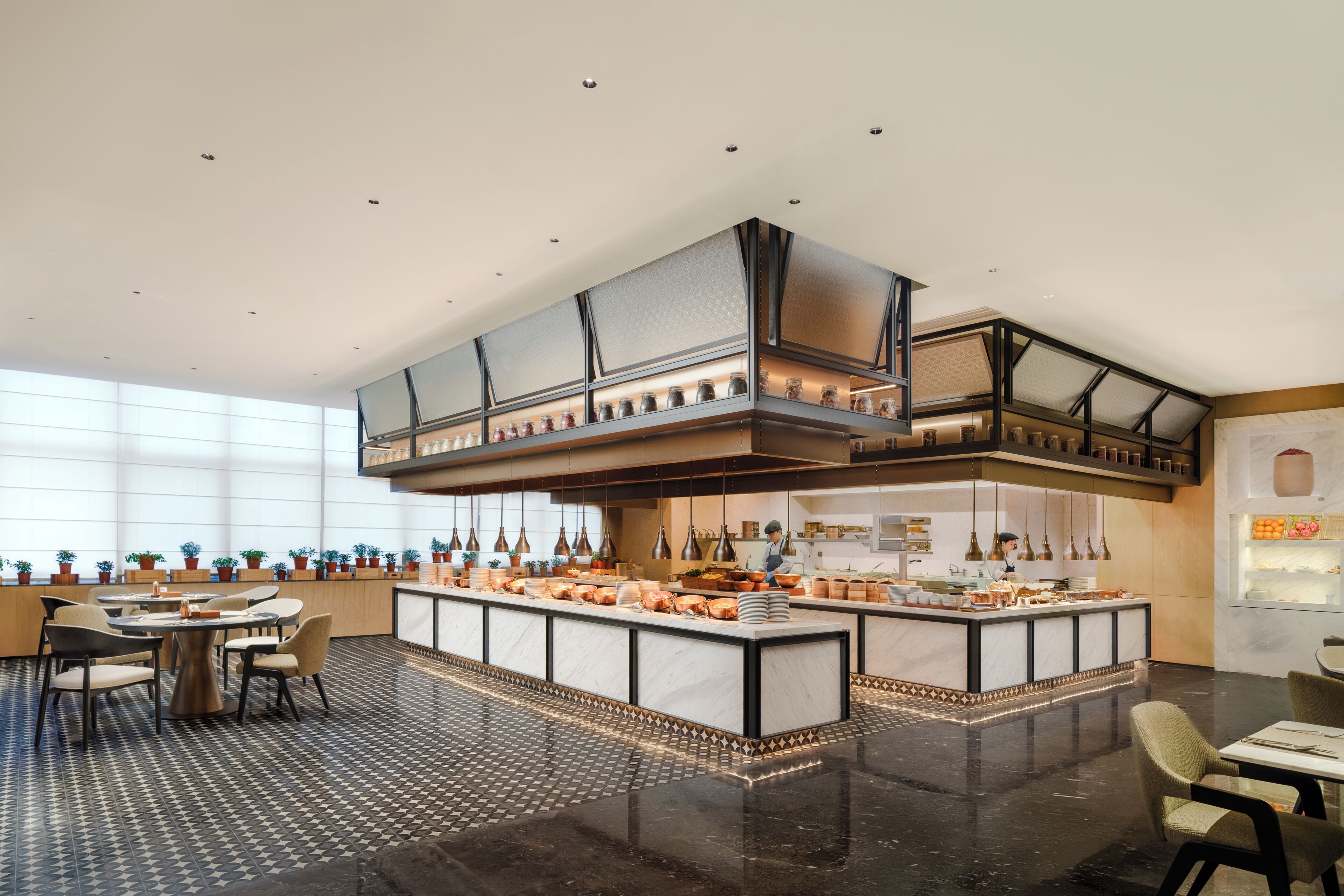 2 restaurants; breakfast, lunch, and dinner served