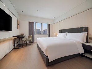 Room, 1 King Bed (Guest) - Canton Hotel Guangzhou, Tapestry Collection by Hilton (Guangzhou)