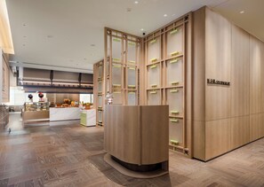 3 restaurants; lunch and dinner served - Canton Hotel Guangzhou, Tapestry Collection by Hilton (Guangzhou)