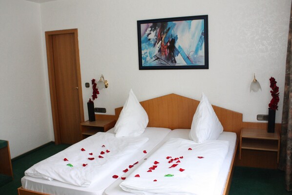 Standard Double Room | Desk, free cots/infant beds, rollaway beds, free WiFi