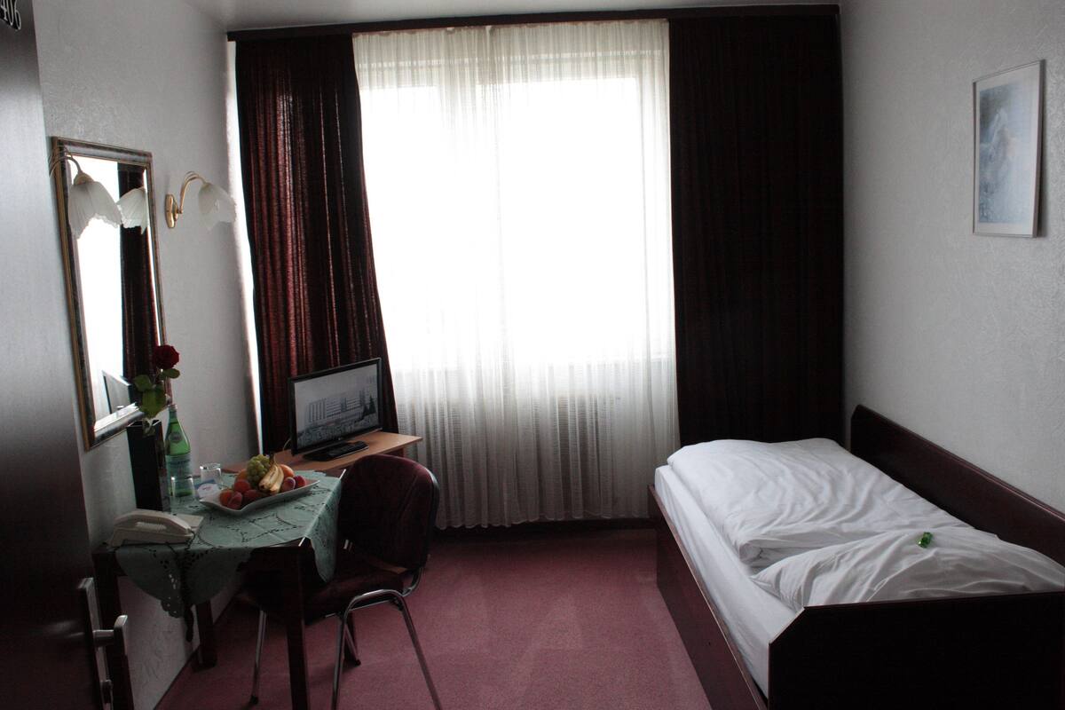 Standard Single Room | Desk, free cots/infant beds, rollaway beds, free WiFi