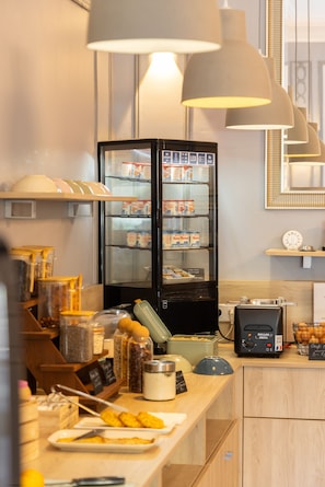 Frukostbuffé varje dag (EUR 15 per person)
