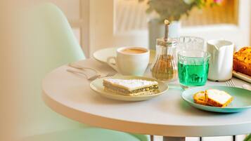 Petit déjeuner buffet servi tous les jours en supplément