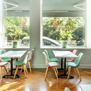 Daily buffet breakfast (EUR 15 per person) - Hotel Aria (Nice)