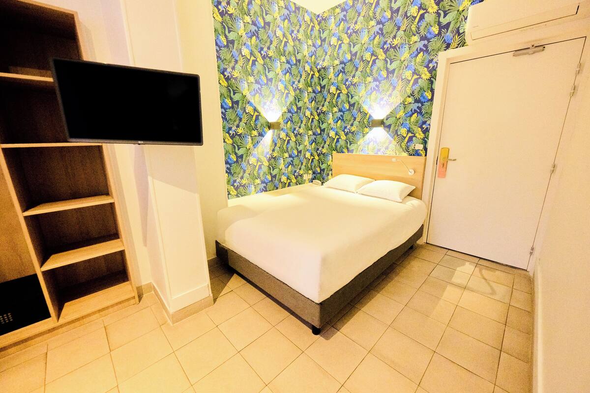 Double room on the ground floor | In-room safe, blackout drapes, soundproofing