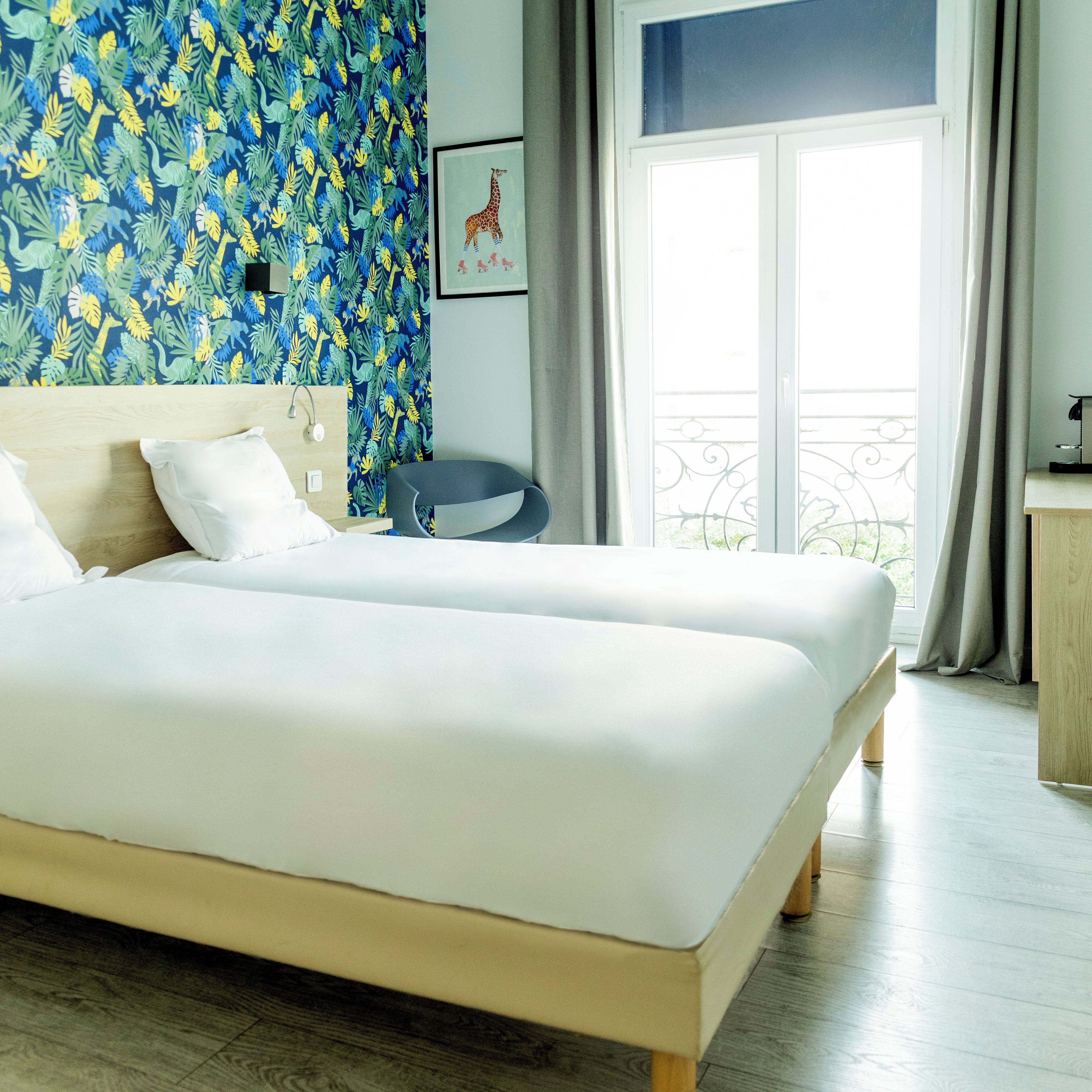 ห้องคอมฟอร์ททวิน | มินิบาร์, ตู้นิรภัยในห้องพัก, ผ้าม่านกันแสง, ห้องเก็บเสียง