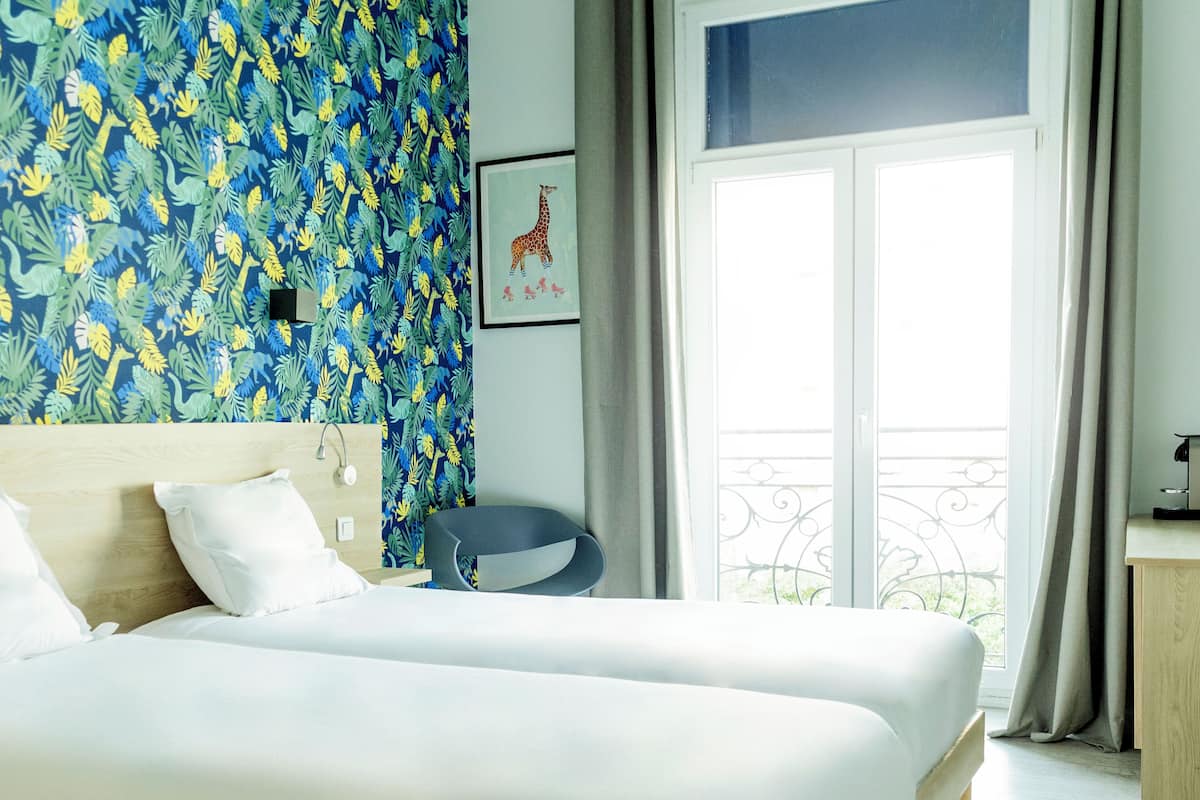 Comfort Twin Room | Minibar, in-room safe, blackout drapes, soundproofing